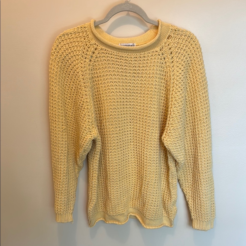Vintage yellow knit sweater in great condition